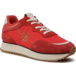 Sneakersy GANT - Bevinda 21533838 Red G51. Czerwone półbuty damskie GANT, na co dzień, bez wzorów, z zamszu, bez obcasa, na płaskiej podeszwie, bez zapięcia. Za 379,00 zł.