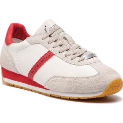 Sneakersy GUESS - Glorym FM6GLR LEA12 RED. Białe sneakersy męskie Guess, na co dzień, z aplikacjami, z zamszu, klasyczne, bez zapięcia. Za 439,00 zł.