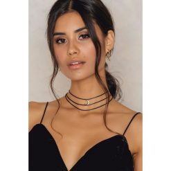 Naszyjniki damskie: NA-KD Accessories Kaskadowy naszyjnik z wisiorkiem – Black