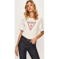 Guess Jeans - T-shirt. Białe topy damskie Guess Jeans, s, z nadrukiem, z bawełny, z okrągłym kołnierzem. Za 139,90 zł.