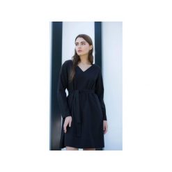 Sukienka SIMPLICITY BLACK. Czarne długie sukienki TRUE COLOR by Ann, na co dzień, l, eleganckie, z klasycznym kołnierzykiem, z długim rękawem, trapezowe. Za 450,00 zł.