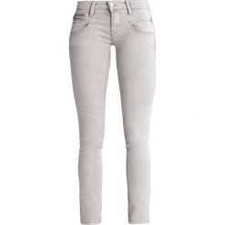 Freeman T. Porter ALEXA Jeansy Slim Fit natom. Szare rurki damskie Freeman T. Porter, z elastanu. W wyprzedaży za 305,10 zł.