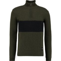 Swetry klasyczne męskie: Wemoto CLAP Sweter olive
