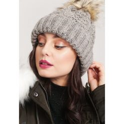 Khaki Czapka Clout. Brązowe czapki damskie Renee, na zimę, bez wzorów, z dzianiny. Za 59,99 zł.