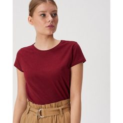 Gładka koszulka basic - Bordowy. Czerwone koszulki damskie Sinsay, s. W wyprzedaży za 7,99 zł.