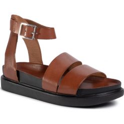 Sandały VAGABOND - Erin 4932-301-27 Cognac. Pomarańczowe klapki damskie Vagabond, bez wzorów, ze skóry, bez obcasa. Za 379,00 zł.