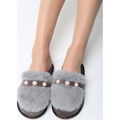 Szare Kapcie Homebody. Szare kapcie damskie marki Born2be. Za 19,99 zł.