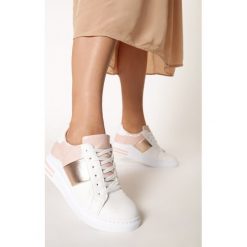 Biało-Różowe Sneakersy Larson. Białe sneakersy damskie Born2be. Za 89,99 zł.