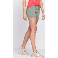 Jasnozielone Szorty Shake It Up. Szare szorty damskie Born2be, s, bez wzorów, z denimu, z podwyższonym stanem. Za 59,99 zł.