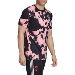 Adidas Juventus Home Pre-Match Jersey FJ0736 t-shirt męskie różowe XL. Różowe t-shirty męskie Adidas, xl, bez wzorów, z poliesteru, klasyczne, z włoskim kołnierzykiem. W wyprzedaży za 159,99 zł.