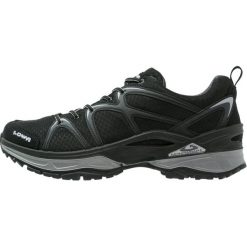 Lowa INNOX GTX Obuwie hikingowe schwarz/grau. Czarne buty sportowe męskie marki Lowa, z tworzywa sztucznego, bez zapięcia, outdoorowe. W wyprzedaży za 535,20 zł.