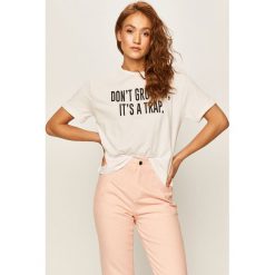 Answear - T-shirt. Białe bluzki damskie ANSWEAR, s, z nadrukiem, z bawełny, z okrągłym kołnierzem. W wyprzedaży za 44,90 zł.