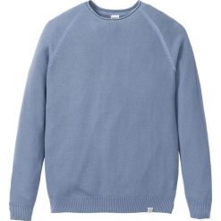 Sweter z dzianiny w strukturalny wzór bonprix niebieski. Niebieskie swetry męskie marki bonprix, s, z aplikacjami, z dzianiny, bez kołnierzyka, bez kaptura. Za 89,99 zł.