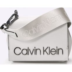 Torebki klasyczne damskie: Calvin Klein - Torebka