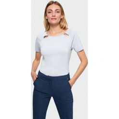 Elegancki top z ozdobnym dekoltem. Bluzki damskie Greenpoint, bez wzorów, z elastanu, bez kołnierzyka. Za 29,99 zł.