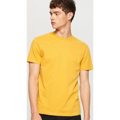 T-shirty męskie: Gładki t-shirt basic - Żółty