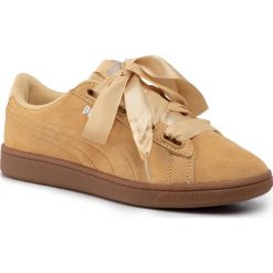 Sneakersy PUMA - Vikky v2 Ribbon S 369726 04 Taos Taupe/Gum/Puma Silver. Pomarańczowe półbuty damskie Puma, na co dzień, bez wzorów, ze skóry, bez obcasa, na płaskiej podeszwie, bez zapięcia. W wyprzedaży za 159,99 zł.