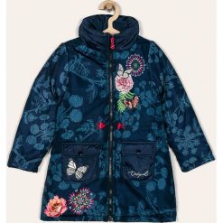 Desigual - Kurtka dziecięca 104-164 cm. Niebieskie kurtki dziewczęce Desigual, bez wzorów, z poliesteru, długie, bez kaptura. W wyprzedaży za 299,90 zł.