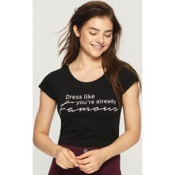 T-shirt z motywującym napisem - Czarny. Czarne t-shirty damskie Sinsay, l, z napisami. Za 9,99 zł.