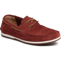 Mokasyny CLARKS - Pickwell Sail 261502337 Red Suede. Czerwone mokasyny męskie Clarks, z zamszu, eleganckie. Za 469,00 zł.