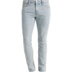 Abercrombie & Fitch SUPER SLIM LIGHT Jeansy Slim Fit light blue. Niebieskie jeansy męskie relaxed fit marki Abercrombie & Fitch. Za 369,00 zł.