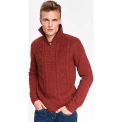 Sweter męski ze stójką na suwak. Pomarańczowe swetry męskie Top Secret, na zimę, m, bez wzorów, z dzianiny, ze stójką, bez kaptura. W wyprzedaży za 49,99 zł.