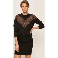 Jacqueline de Yong - Bluza. Czarne bluzy damskie Jacqueline de Yong, s, z aplikacjami, z elastanu, bez rękawów, bez kaptura. W wyprzedaży za 79,90 zł.