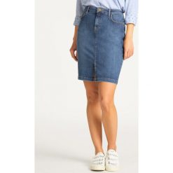 Spódnica jeansowa Lee Pencil L38GMHQD. Niebieskie spódniczki damskie Lee, l, bez wzorów, z elastanu. Za 249,00 zł.