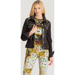 KURTKA VERSACE JEANS COUTURE. Czarne kurtki damskie Versace Jeans Couture, z aplikacjami, z jeansu. Za 1959,00 zł.
