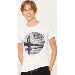 T-shirt z fotonadrukiem - Kremowy. Białe t-shirty męskie House, l. Za 39,99 zł.