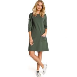 Khaki Sukienka Trapezowa Dzianinowa z Ozdobnymi Tasiemkami. Brązowe sukienki damskie Molly.pl, na co dzień, s, bez wzorów, z dzianiny, biznesowe, z okrągłym kołnierzem, bez rękawów, proste. Za 118,90 zł.