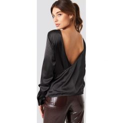 Rut&Circle Bluzka z kopertowym tyłem - Black. Czarne bluzki damskie marki Rut&Circle, bez wzorów, z materiału, bez kołnierzyka, bez rękawów. Za 121,95 zł.