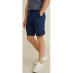 Mango Man - Szorty Arnold5. Niebieskie spodenki i szorty męskie Mango Man, bez wzorów, z bawełny, casualowe. W wyprzedaży za 79,90 zł.
