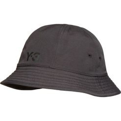 Kapelusz Y-3. Czarne kapelusze damskie Y-3, z nadrukiem, z tkaniny. Za 360,00 zł.