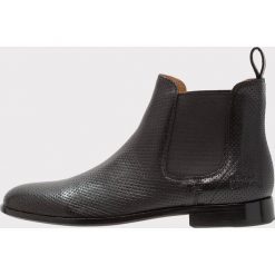 Melvin & Hamilton SUSAN Ankle boot black. Czarne botki damskie marki Melvin & Hamilton, ze skóry, bez obcasa, bez zapięcia. Za 729,00 zł.