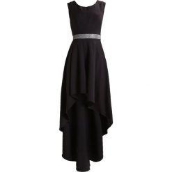 Luxuar Fashion Suknia balowa schwarz. Czarne sukienki damskie marki Luxuar Fashion, bez wzorów, z poliesteru, wizytowe, bez kołnierzyka, bez rękawów. W wyprzedaży za 615,30 zł.