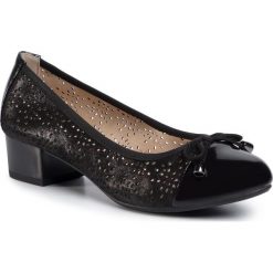 Półbuty CAPRICE - 9-22501-24 Black Comb 019. Czarne półbuty damskie Caprice, z aplikacjami, z zamszu, bez obcasa, na obcasie, bez zapięcia. Za 269,00 zł.