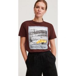T-shirt z nadrukiem - Brązowy. Pomarańczowe t-shirty damskie Reserved, s, z nadrukiem, bez kołnierzyka. Za 39,99 zł.