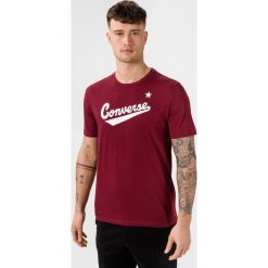 Converse Koszulka Czerwony. Czerwone podkoszulki męskie Converse, l, z nadrukiem, z bawełny, z krótkim rękawem. Za 102,95 zł.