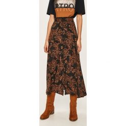Answear - Spódnica. Czarne spódniczki damskie ANSWEAR, na co dzień, s, bez wzorów, z wiskozy, casualowe, z podwyższonym stanem, midi, rozkloszowane. W wyprzedaży za 79,90 zł.