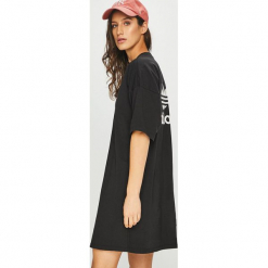 Adidas Originals - Sukienka. Szare sukienki dzianinowe adidas Originals, na co dzień, z nadrukiem, casualowe, z okrągłym kołnierzem, mini, proste. Za 169,90 zł.