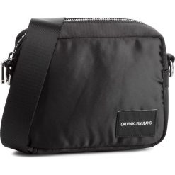 Torebka CALVIN KLEIN JEANS - Satin Camera Bag K40K400820 001. Czarne listonoszki damskie Calvin Klein Jeans, bez wzorów, z jeansu, klasyczne, bez dodatków. W wyprzedaży za 219,00 zł.