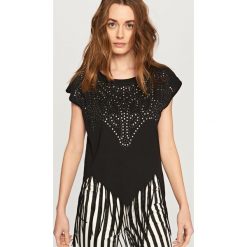 T-shirt z frędzlami - Czarny. Czarne t-shirty damskie Reserved, l. W wyprzedaży za 19,99 zł.