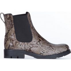 Ocieplane sztyblety z motywem węża - skóra naturalna - model 479 - kolor wąż. Szare botki damskie Zapato, na zimę, z jeansu, eleganckie, na niskim obcasie, na obcasie, bez zapięcia. W wyprzedaży za 299,25 zł.