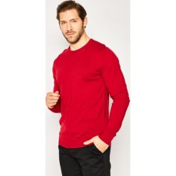 Sweter Wrangler Krew Knit W8A0PDX47. Czerwone swetry męskie Wrangler, s, bez wzorów, klasyczne, z klasycznym kołnierzykiem, bez kaptura. W wyprzedaży za 139,00 zł.