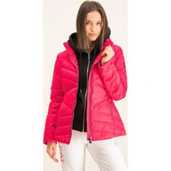 Kurtka puchowa EA7 Emporio Armani 6GTB19 TN05Z 1447. Różowe kurtki damskie EA7 Emporio Armani, xs, bez wzorów, z poliesteru, bez kaptura. W wyprzedaży za 569,00 zł.