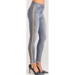 JEANSY SLIM FIT Patrizia Pepe. Szare jeansy damskie Patrizia Pepe, z haftami, z jeansu, z podwyższonym stanem. Za 1009,00 zł.