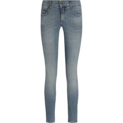Jeansy Skinny Fit Tommy Jeans DW0DW06861. Niebieskie jeansy damskie Tommy Jeans, bez wzorów, z jeansu. W wyprzedaży za 259,00 zł.