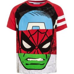 Desigual HEROES MARVEL Tshirt z nadrukiem red. Czerwone t-shirty męskie z nadrukiem Desigual, z bawełny. Za 169,00 zł.