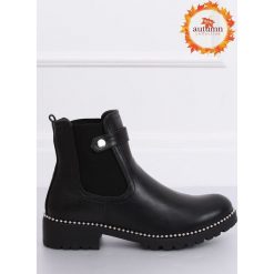 Botki damskie sztyblety czarne NC886 BLACK. Czarne botki damskie obuwie damskie, ze skóry ekologicznej, bez obcasa, bez zapięcia. Za 137,70 zł.